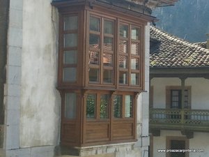 balconada en castaño
