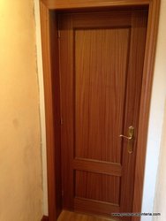 puerta y forrado de pared en sapelly