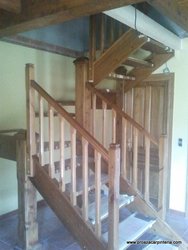 escalera abierta en pino